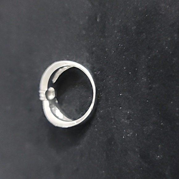 Criss Cross Ring Size 8 - Picture 3 of 8